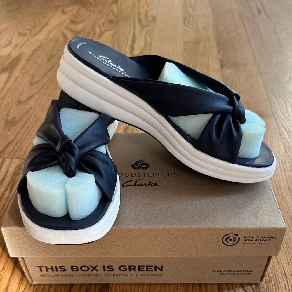 Clarks Cloudstepper Drift Ave slip on wedge sandal Size 7